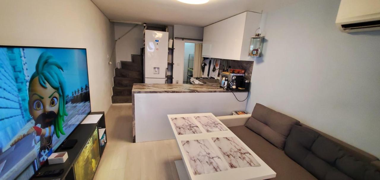2 Bedroom House In Downtown With Garden Next To The Beach,sea Garden 5 Min By Walk *