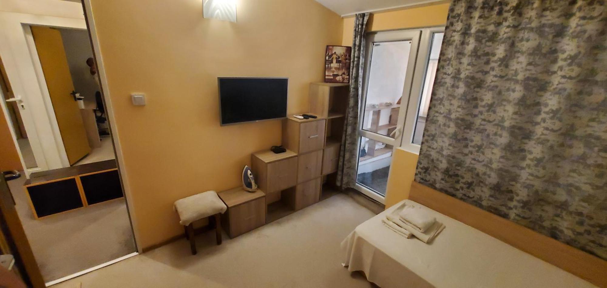 Villa 2 Bedroom House In Downtown With Garden Next To The Beach,sea Garden 5 Min By Walk Burgaz