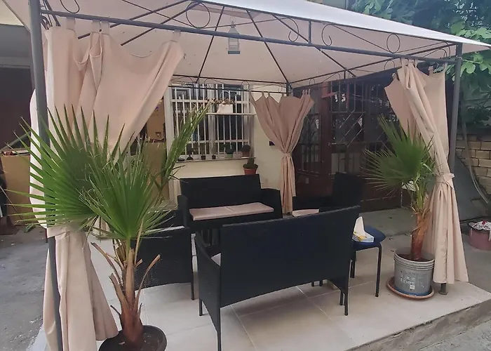 2 Bedroom House In Downtown With Garden Next To The Beach,Sea Garden 5 Min By Walk
