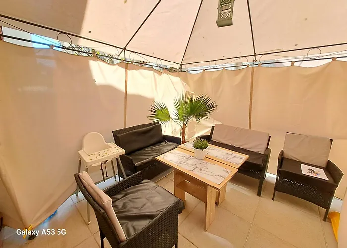 2 Bedroom House In Downtown With Garden Next To The Beach,Sea Garden 5 Min By Walk