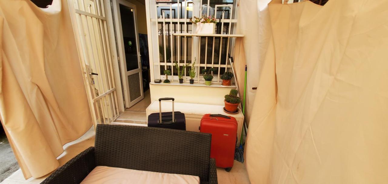 2 Bedroom House In Downtown With Garden Next To The Beach,sea Garden 5 Min By Walk Villa Burgas