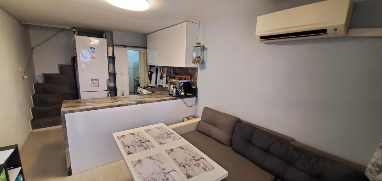 Villa 2 Bedroom House In Downtown With Garden Next To The Beach,sea Garden 5 Min By Walk