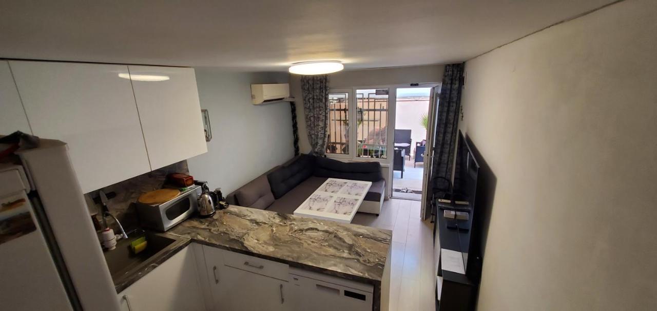 2 Bedroom House In Downtown With Garden Next To The Beach,sea Garden 5 Min By Walk Villa *