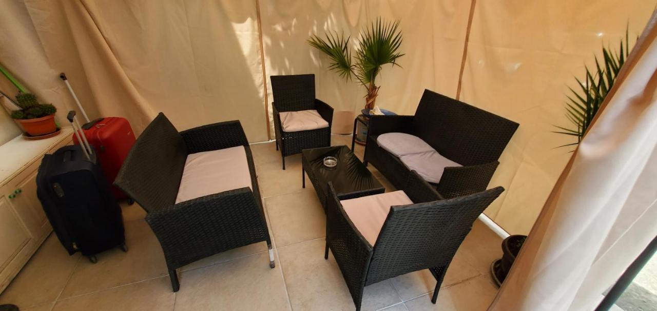 2 Bedroom House In Downtown With Garden Next To The Beach,sea Garden 5 Min By Walk Villa *