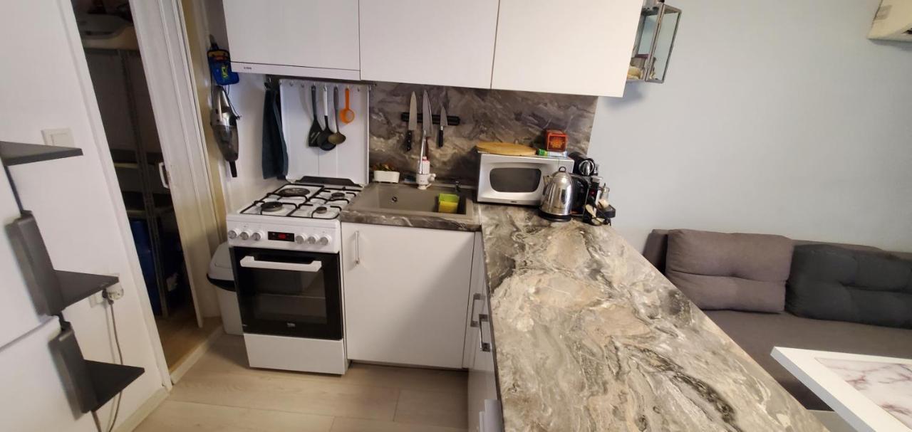 Villa 2 Bedroom House In Downtown With Garden Next To The Beach,sea Garden 5 Min By Walk