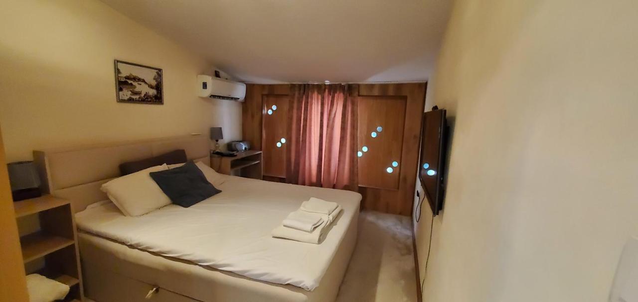 2 Bedroom House In Downtown With Garden Next To The Beach,sea Garden 5 Min By Walk Villa Burgas