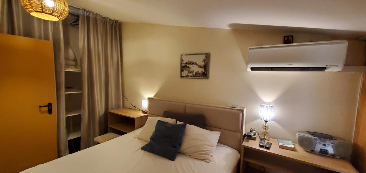 2 Bedroom House In Downtown With Garden Next To The Beach,sea Garden 5 Min By Walk * Burgas