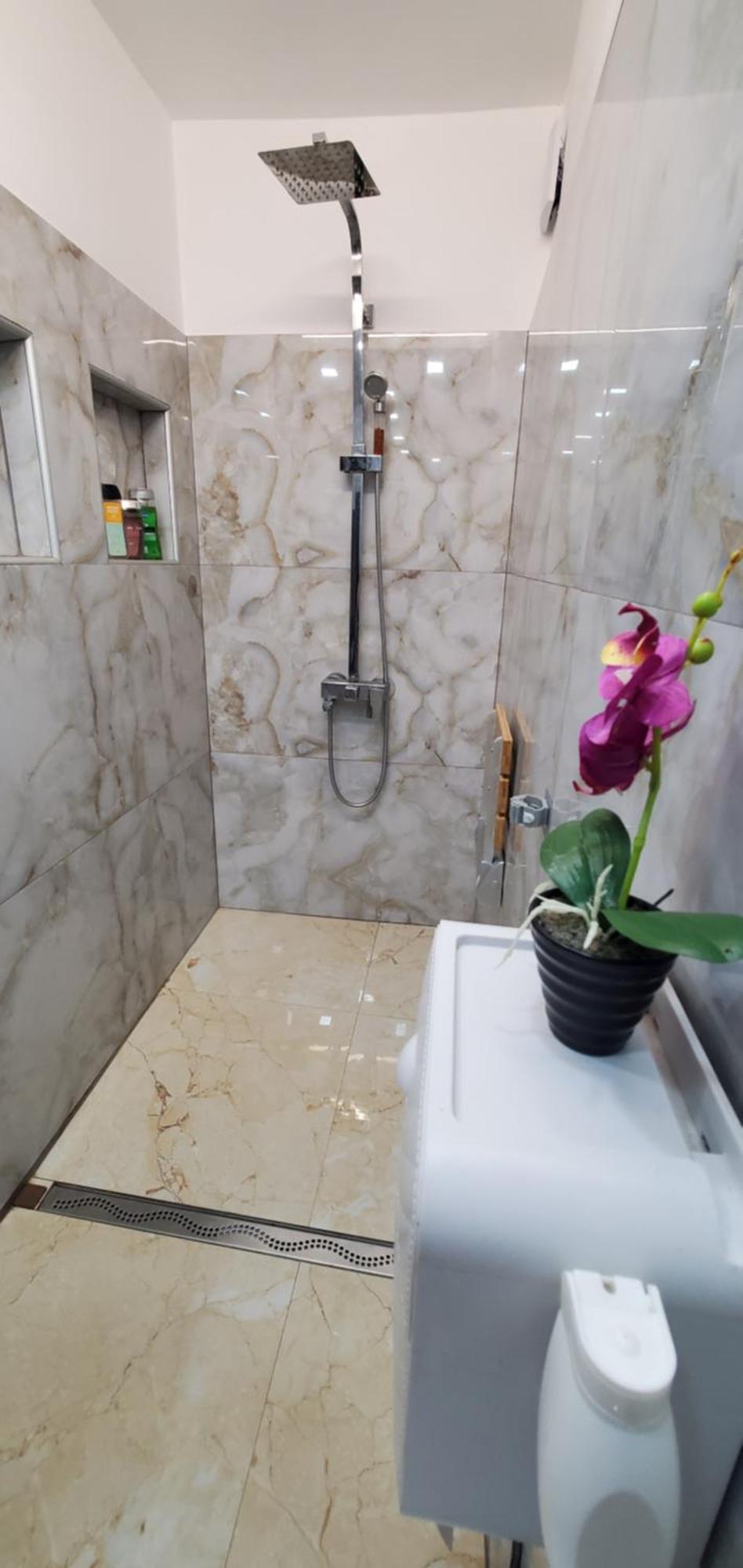 2 Bedroom House In Downtown With Garden Next To The Beach,sea Garden 5 Min By Walk Villa Burgas
