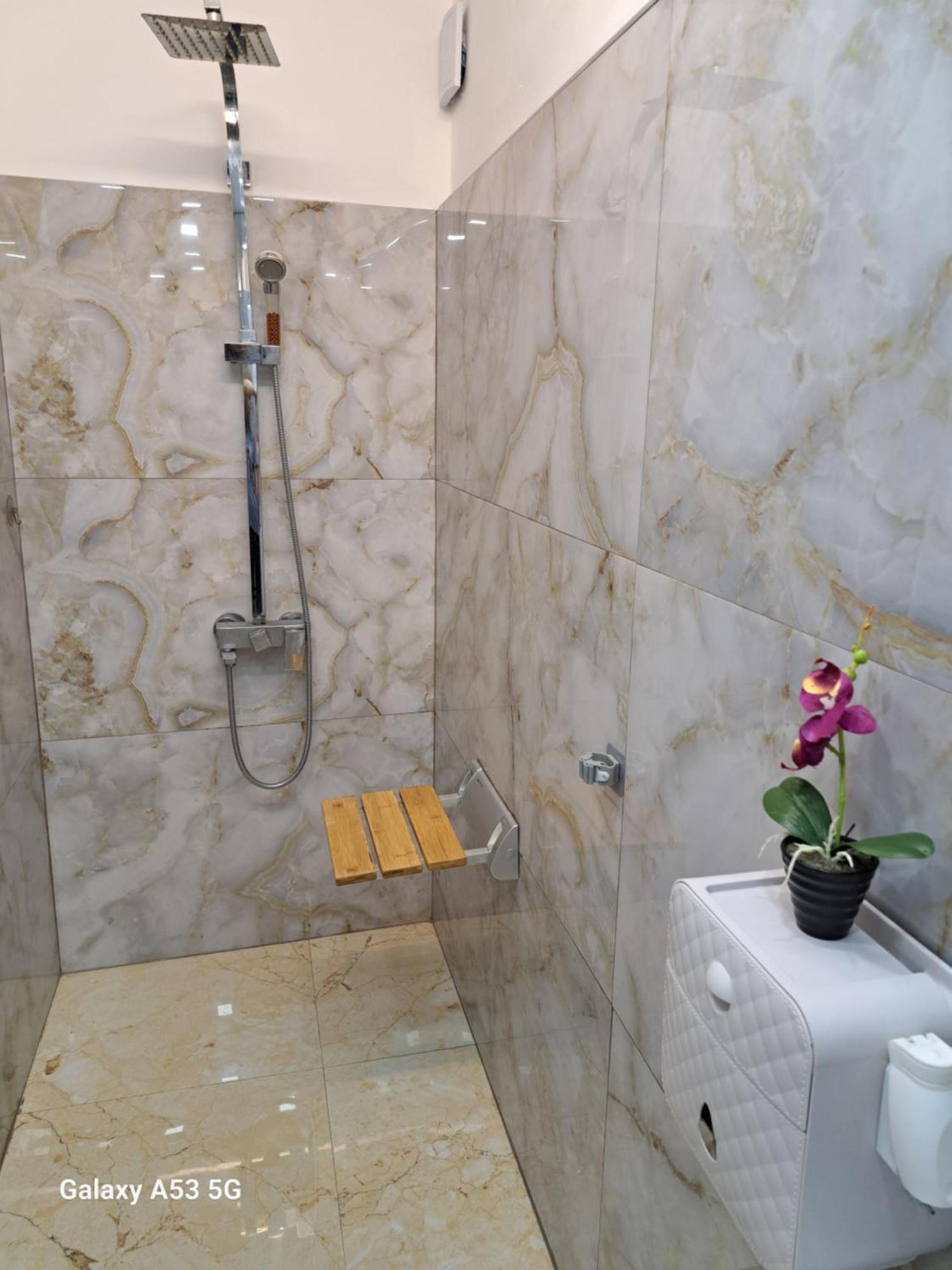 Villa 2 Bedroom House In Downtown With Garden Next To The Beach,sea Garden 5 Min By Walk Burgas