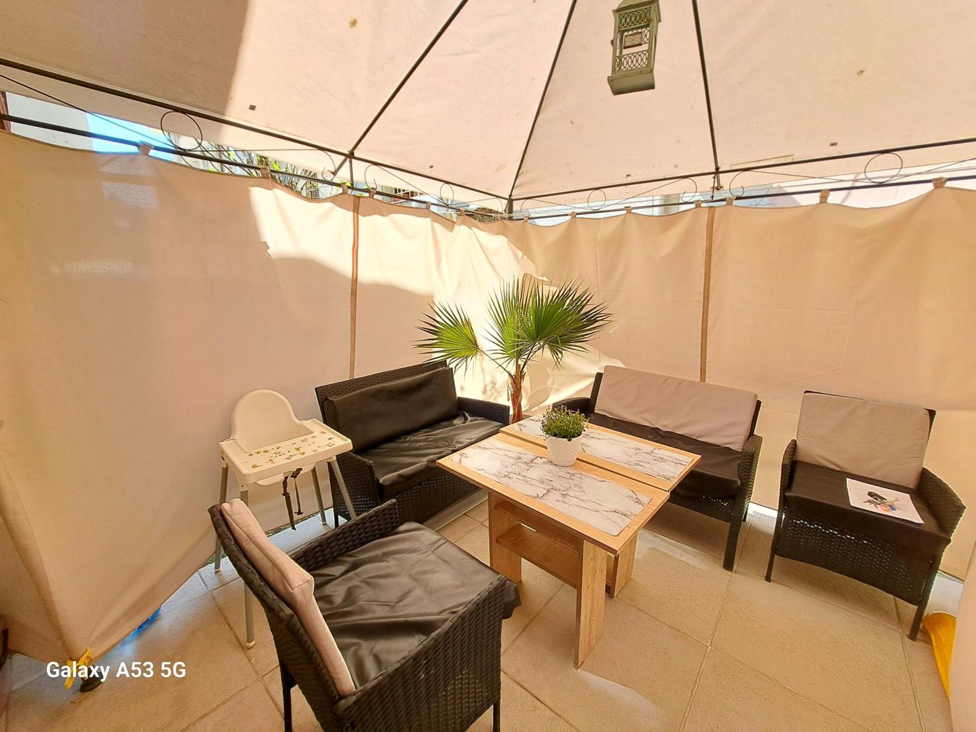 2 Bedroom House In Downtown With Garden Next To The Beach,sea Garden 5 Min By Walk * Burgas